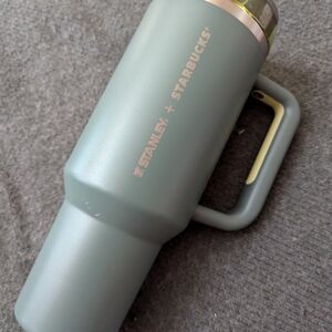 Stanley x Starbucks Asia ash green 40oz *FLAWS* see all pics